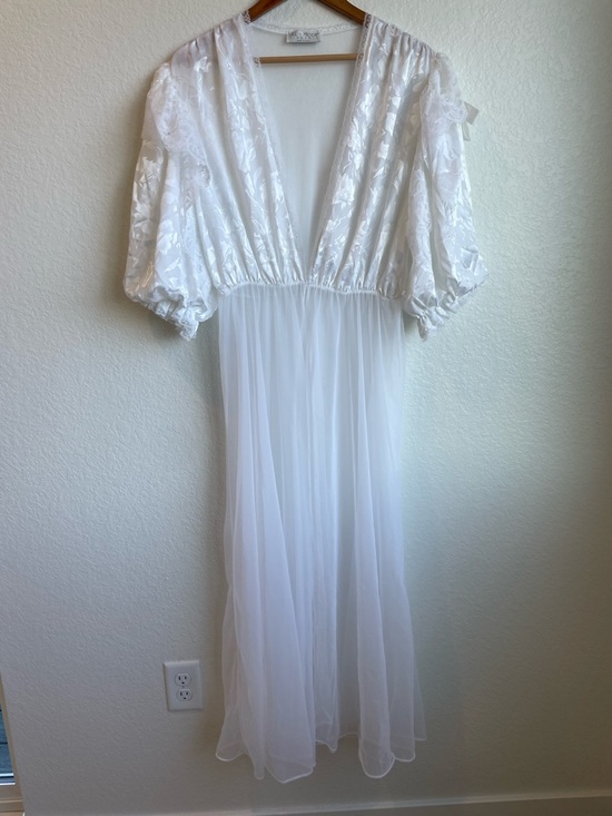 Val Mode Other - Val Mode Lingerie White Lace-Trim Peignoir • Large